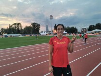 冯彬：“新手”卫冕冠军学习被“围观”