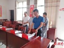 刘登富督导检查菁芜洲镇巩固拓展脱贫攻坚成果同乡村振兴有效衔接工作