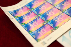 中国邮政发行《“一带一路”倡议提出十周年》纪念邮票