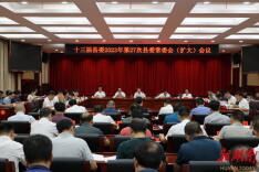 毛运鸿主持召开县委常委会 （扩大）会议 传达学习省委十二届四次全会、市委常委会(扩大)会议精神