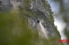 “空中F1”翼装竞速 ，叶戈尔成“全球翼装之王”