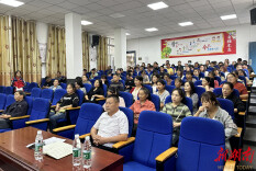 花开有时 携手共育——长沙县金井镇双江中心小学召开一年级家长会