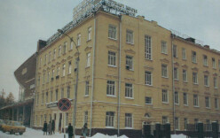 刘少奇：“不读书，可不成”