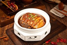 许大师：一碗湘味扣肉的传奇