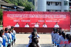 中林集团：赠送爱心校服 助力乡村教育振兴