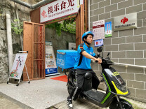 蓝骑士“社区侠”小队解决老人用餐大问题  “饿了么”长沙打通社区助老送餐“最后一公里”