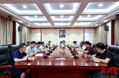 通道召开“两节”期间安全生产工作调度会 毛运鸿主持