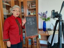 “网瘾老人”？不要这么给父母们贴标签