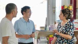 刘仁色：就业援疆结硕果 西门村“亲戚”的笑比果甜