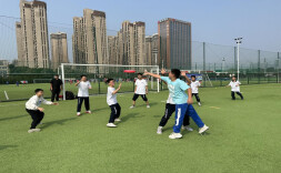 让快乐“飞”起来 “超级周末户外运动旅游季”开展公益飞盘培训