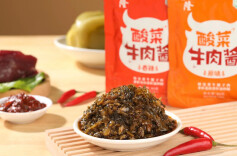 农博会金奖产品酸菜牛肉酱，华容芥菜产业翻身仗的代表作