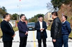 创业通道 服务周到丨覃歇民在调研我县新能源产业发展工作时强调：要着力延伸产业链条，加快产业集群培育，主动赢得竞争优势