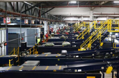 “小包裹”藏着“大安全” 寄取快递这些“红线”不能碰