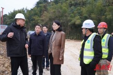 邱虹赴云溪区现场调度己内酰胺项目和乙烯项目建设工作