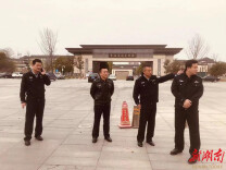 常德经开区交警推进学校量身治堵净化校园周边道路秩序