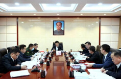 县委理论学习中心组举行2023年第15次集体学习 覃歇民主持