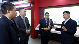 覃歇民到县溪镇调研货运公铁联运中转站建设和特色产业发展工作