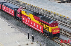 “湘滇·澜湄线”怀化—昆明—万象接续班列在怀化首发