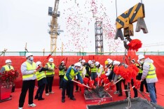 “透明工厂”见证“家的成长”,万科松湖天地一期封顶