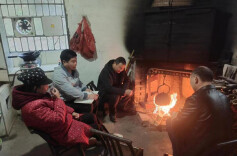 羊楼司镇：“敲门行动”守护群众安全