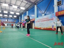 羽球爱好者挥拍竞技  2023长沙第三届体育消费节“星城杯”羽之旅全国羽毛球邀请赛系列赛收官