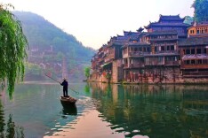 贺秋菊：“故乡”的重新建构——对湖南作家地方性写作的一种观察