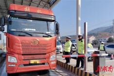 守护冬日平安路  临澧公安交警开展联合交叉执法