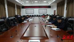 考纪、谈话又“送礼”——君山区纪委书记与区四大家“一把手”和区委常委同志开展同级监督谈话