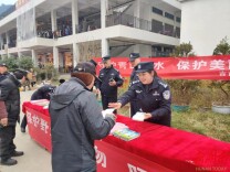 以案释法，森林公安宣传进圩场