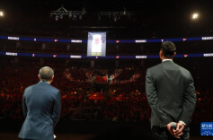 篮球——易建联球衣退役仪式举行