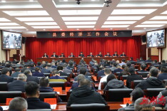 通道县委经济工作会议召开