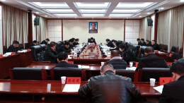 县委理论学习中心组举行2024年第1次集体学习 覃歇民主持