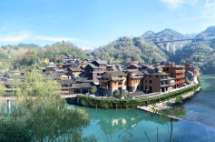 苗疆好风情 画韵新时代——评歌曲《苗画》