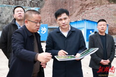 覃歇民调研重点项目建设工作
