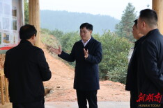 覃歇民在县溪镇调研指导工作时强调：传承红色基因 讲好红色故事 赓续红色血脉