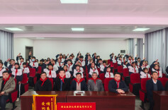 “星沙好人”为长沙县果园镇中心小学捐赠“爱心校服”