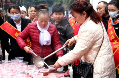 县区丨冷水滩：“腊八”送粥 情暖社区居民