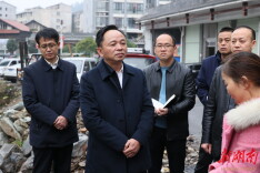 田刚调度老旧小区基础设施改造及安全生产检查工作