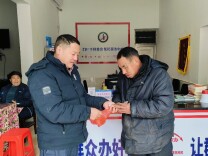 新田：公交司机拾金不昧获点赞