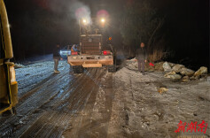 以雪为令，辰溪“公路人”凌晨战一线保路面畅通