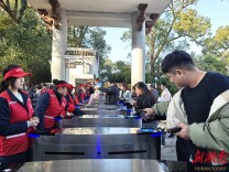 单日接待游客3万人次 岳麓山景区今日迎来客流小高峰