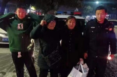 民警雪夜暖心救助抛锚车辆 群众感谢送锦旗