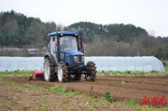 辰溪县孝坪镇：农机声声田间响，抢抓农时春耕忙