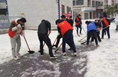 詹桥镇：雪地党旗红 党群齐心保畅通