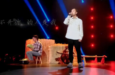 湖南农民歌手登上“星光大道”冠军舞台