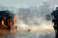 读见凤凰，沈从文的小学校与大学校