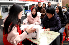 冷水滩：庆“三八”系列活动暖“她”心