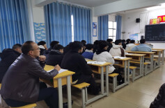 娄底潇湘职业学院校领导集体参加开学第一课听评课