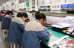 永州冷水滩：温情打造“宝妈岗” 工作带娃两不误