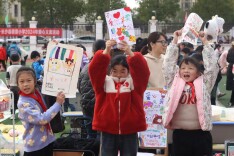 长沙县蓓蕾小学开展爱心义卖活动